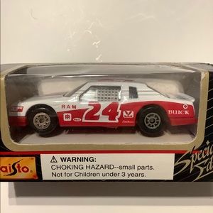 Maisto Buick #24